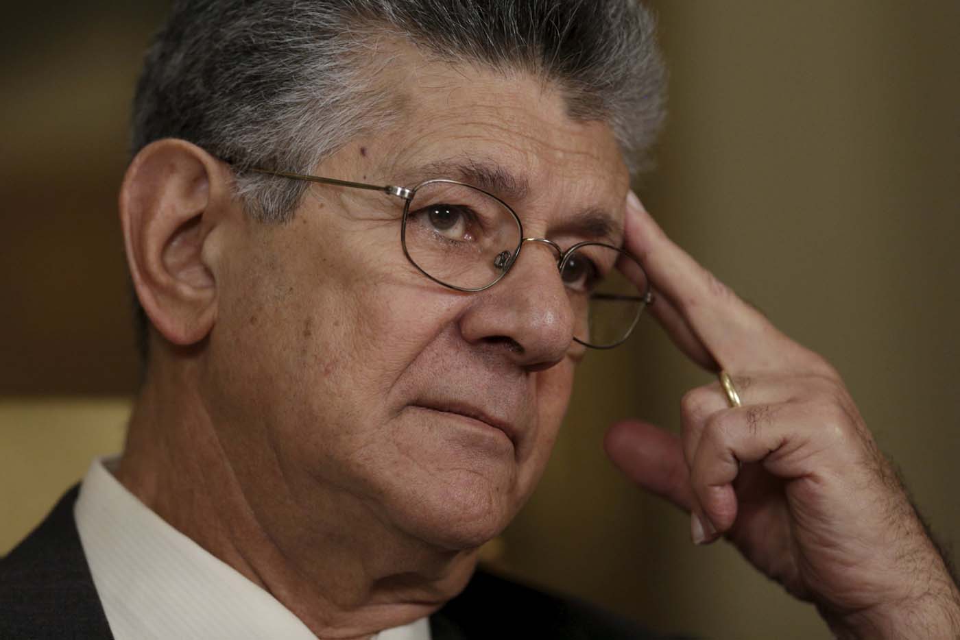 Ramos Allup considera un disparate decretar los viernes no laborables