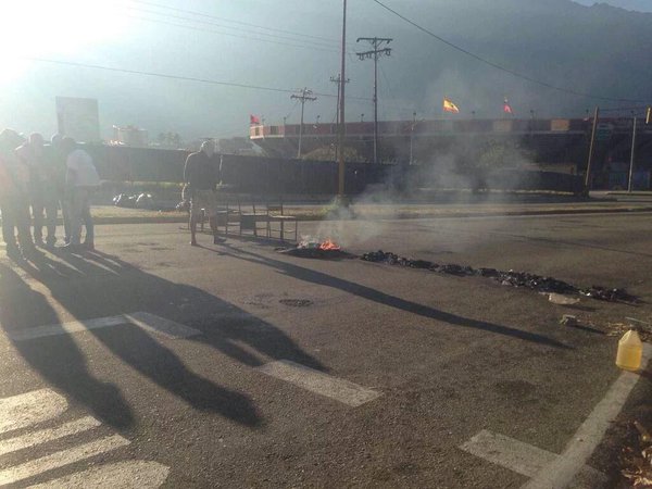 Protestan en inmediaciones de la ULA por detención de Villca Fernández (Fotos)