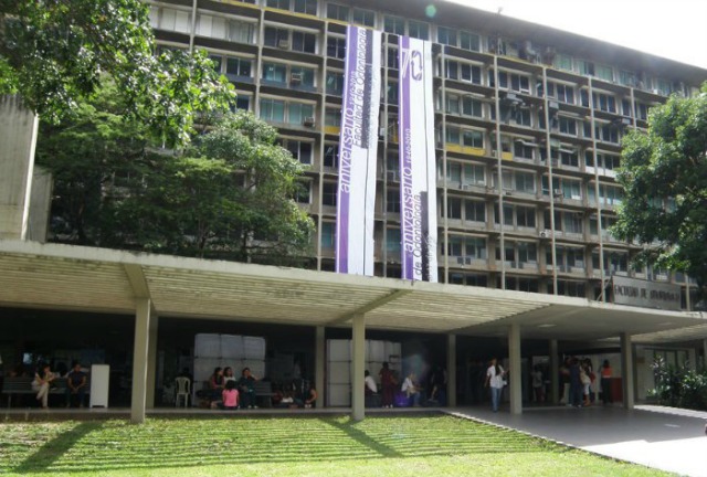 En la facultad de odontología de la UCV practican con las uñas por falta de presupuesto