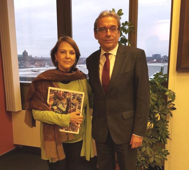 Mitzy de Ledezma junto al Alcalde de Estrasburgo Roland Ries