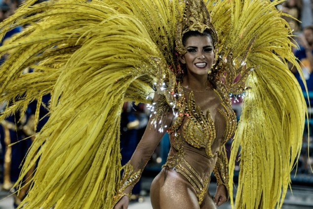 Revellers of Uniao da Ilha samba school perform during the first night of the carnival parade at Sambadrome in Rio de Janeiro, Brazil on February 7, 2016.  AFP PHOTO / YASUYOSHI CHIBA / AFP / YASUYOSHI CHIBA