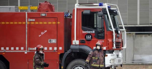 Llama a los bomberos al estrangularse el pene con cuatro anillos de acero