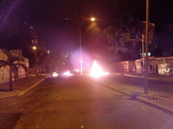 Fuertes protestas en calles de Guarenas ante la falta de agua (Fotos)