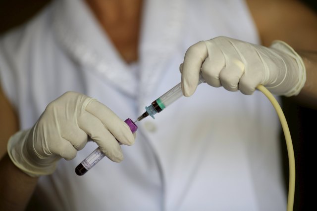 A nurse prepares an emergency test to diagnose dengue at a medical care unit of Dengue in the Sao Sebastiao neighborhood of Brasilia, Brazil February 19, 2016. The medical unit is in place to attend those who have been affected by diseases transmitted by the Aedes aegypti mosquito. REUTERS/Ueslei Marcelino