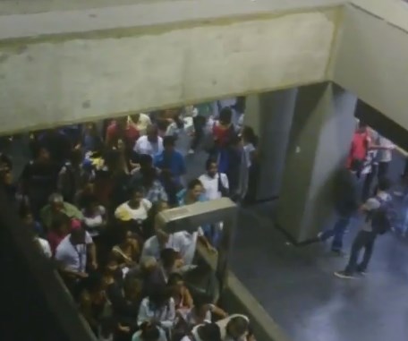 Fuerte retraso en la L1 del Metro de Caracas por arrollamiento (Video)