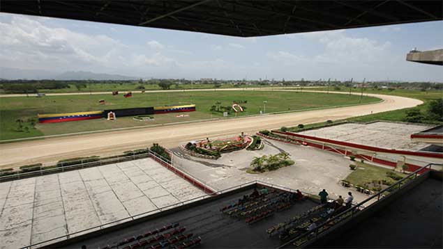 Tiroteo en plena tribuna del hipódromo de Valencia dejó dos muertos