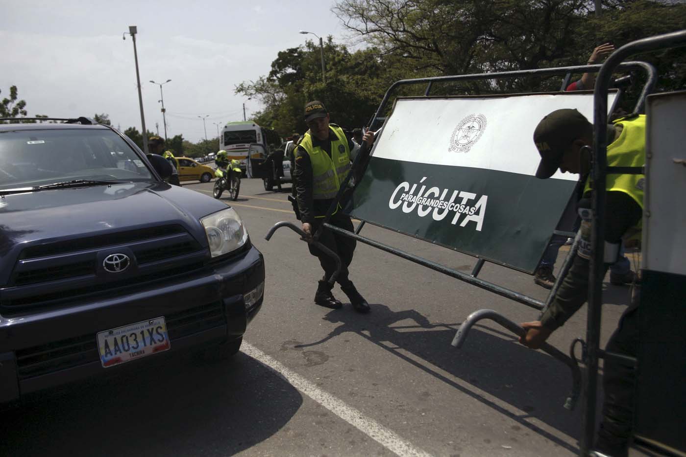 Jefe policial colombiano pide reunirse con autoridades venezolanas tras tiroteos en la frontera