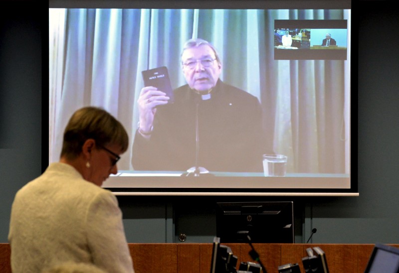 Cardenal del Vaticano dice que Iglesia cometió “enormes errores” sobre abusos sexuales