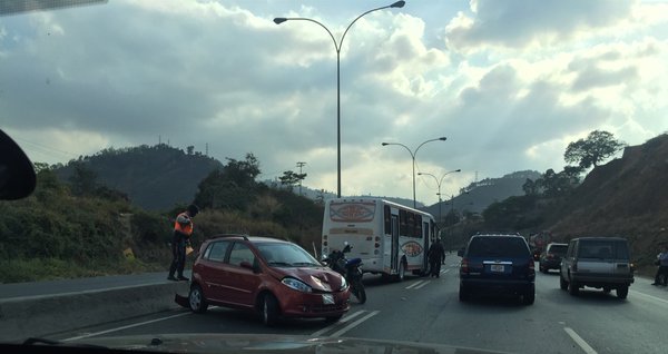 Reportan choque en la ARC a la altura de Tazón