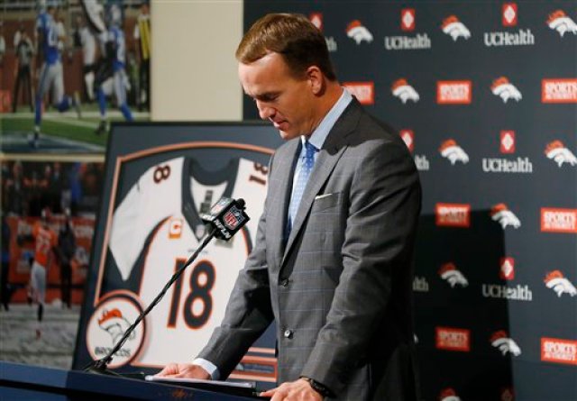 El quarterback de los Broncos de Denvar Peyton Manning anuncia su retiro el 7 de marzo del 2016 en Englewood, California. (AP Foto/David Zalubowski)