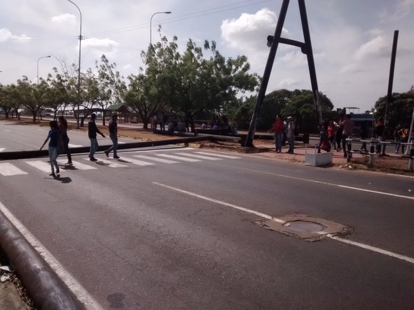 Estudiantes de la UDO protestan por mejoras en la casa de estudios