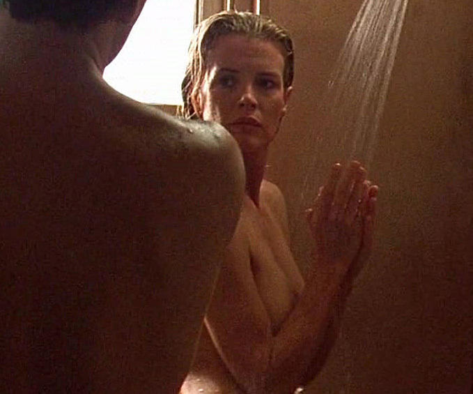 Los “pezones de titanio” en escena sexual de la eterna Kim Basinger cuando tenía 41 años