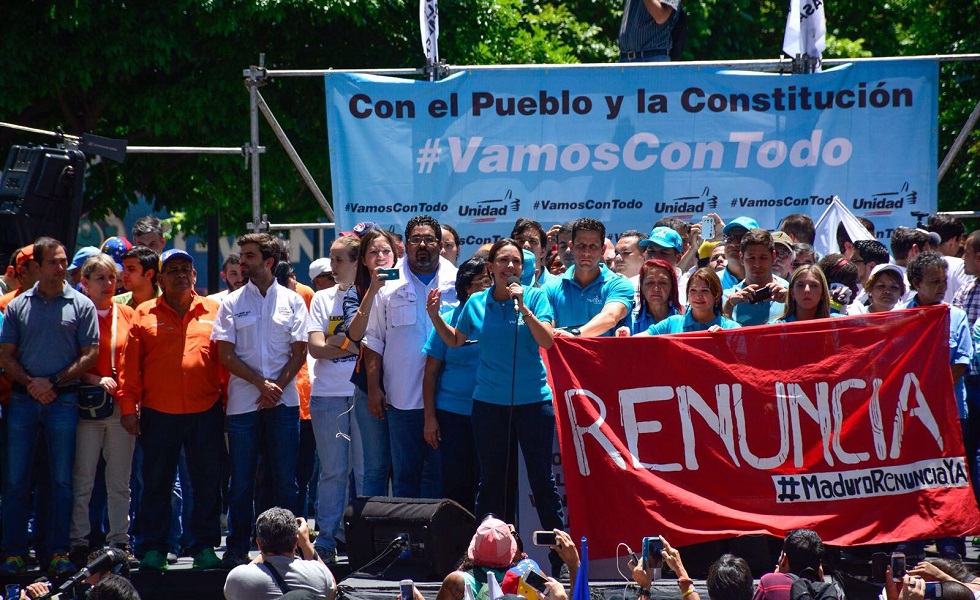 María Corina Machado: ¡Diosdado, deja renunciar a Maduro!