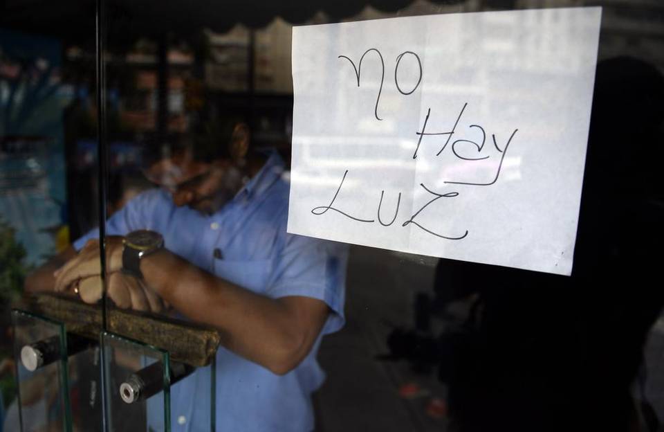 ¿Aló Corpoelec? Los vecinos de El Cafetal pasan hasta 12 horas en penumbras