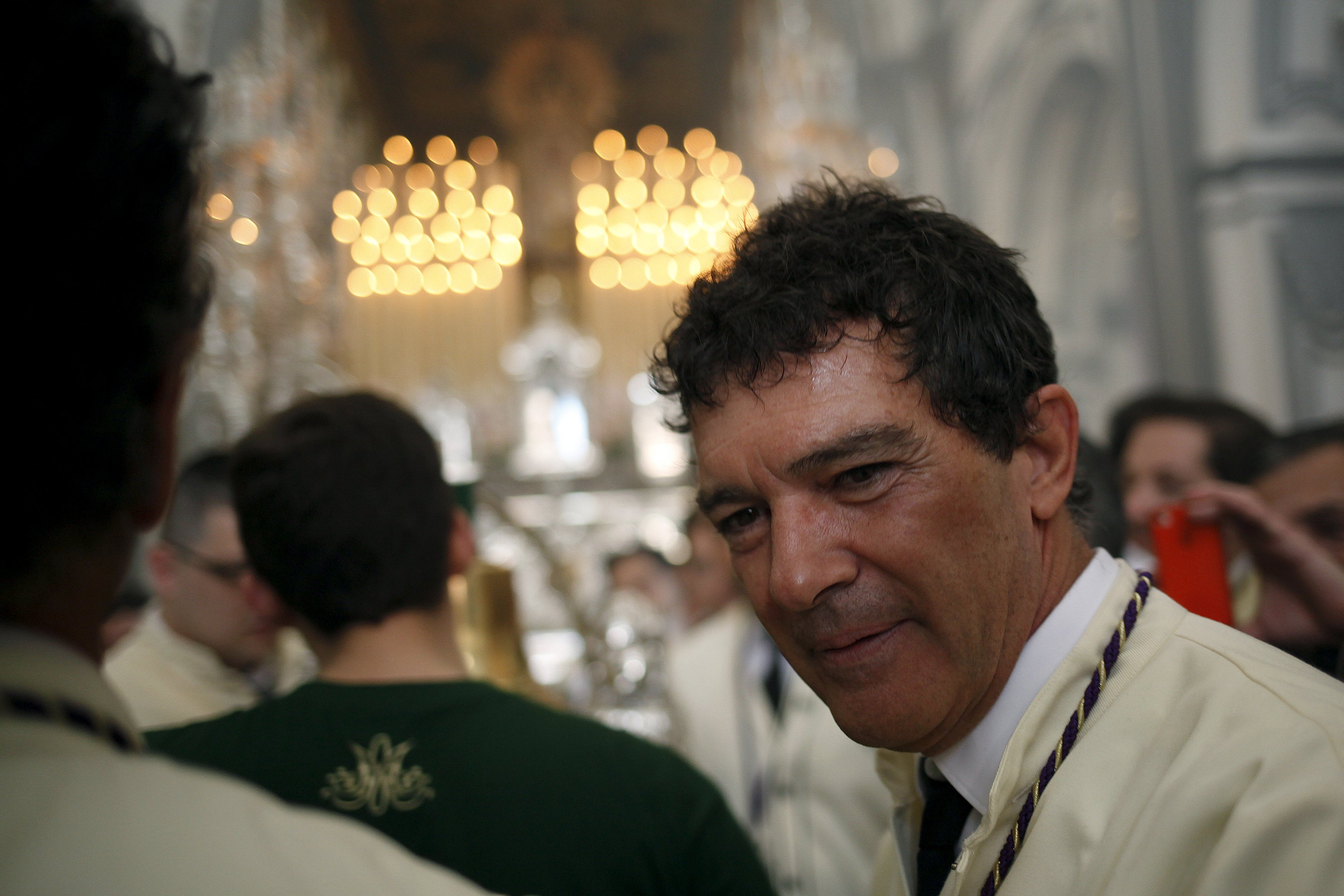 Un devoto Antonio Banderas participó en la procesión de Málaga (FOTOS)