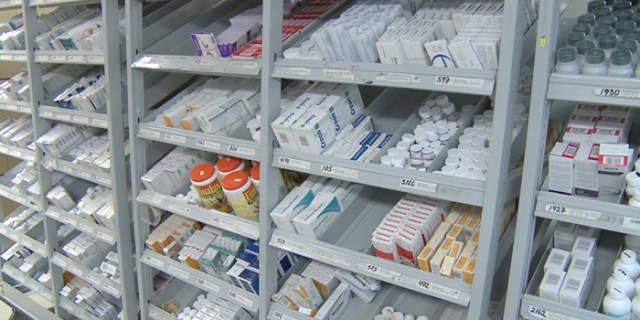 medicinas-en-anaqueles-full