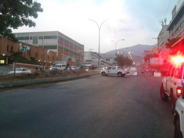 Damnificados protestan en La Yaguara para exigir vivienda (Fotos)