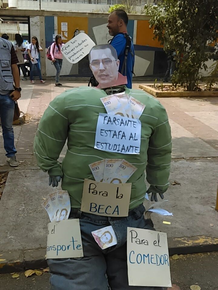 En la Upel quemaron a “Judas Jorge Arreaza” por traición a la universidad (FOTOS)