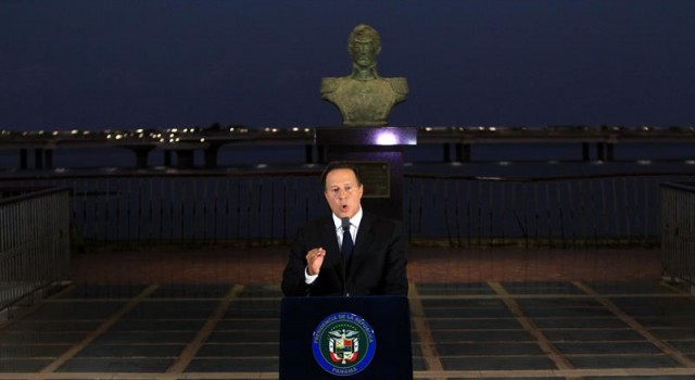 El presidente panameño, Juan Carlos Varela, habla durante una alocución nacional hoy, miércoles 6 de abril de 2016, en Ciudad de Panamá (Panamá). EFE