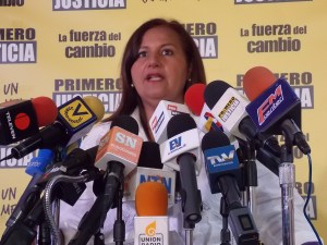Dinorah Figuera: Condenamos la violencia oficialista y exigimos al CNE activación del Revocatorio