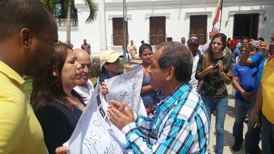 Madres de neonatos fallecidos toman sede de la Gobernacion de Sucre