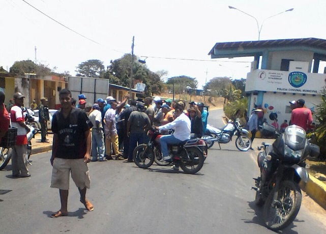 Cierran vía por falta de agua en Guárico