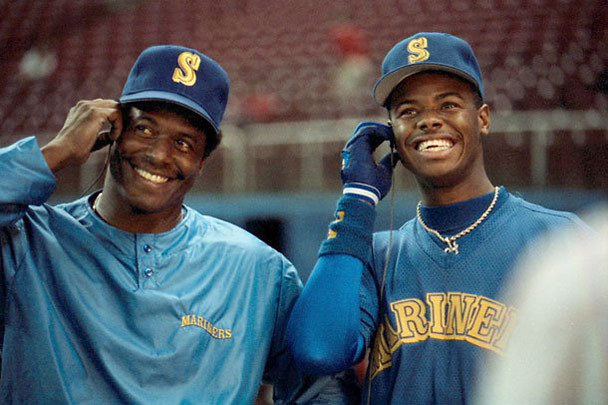 Junto a su hijo, Ken Griffey Jr.