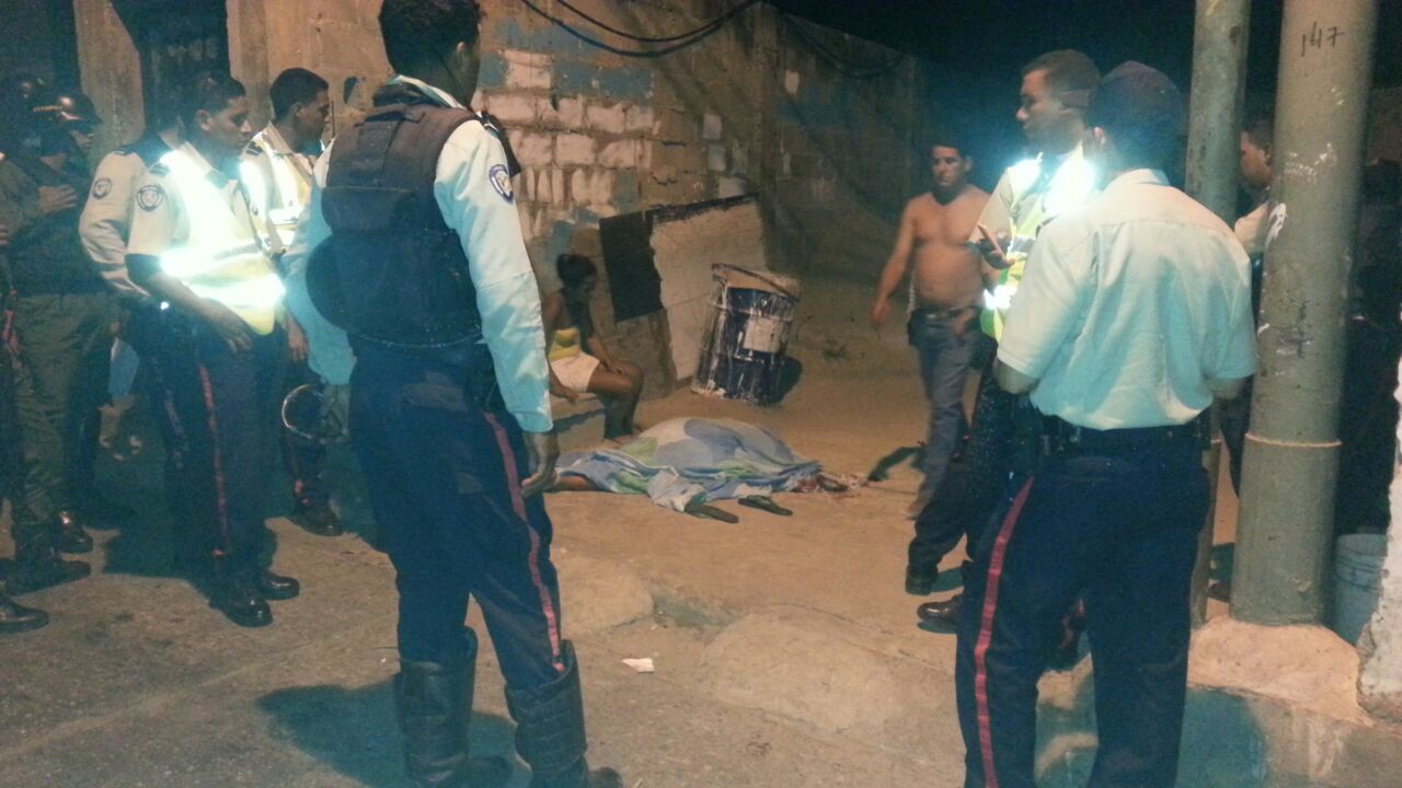 Asesinan a ex funcionaria de la PM en Vargas