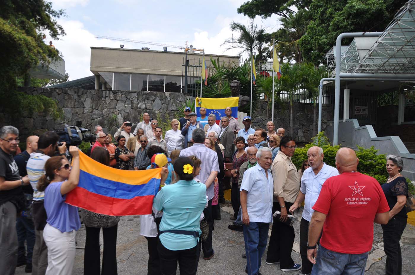 Impiden al Bloque de Unidad Nacional realizar acto en el Colegio de Ingenieros (fotos)