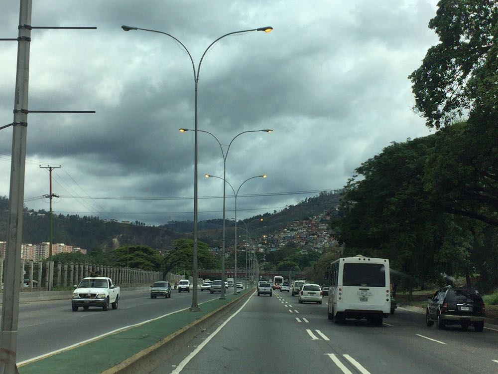 Cierran parcialmente la autopista Valle-Coche por mantenimiento #9May