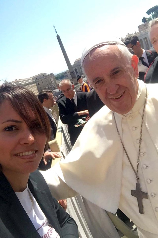 Vanessa Ledezma con el Papa Francisco