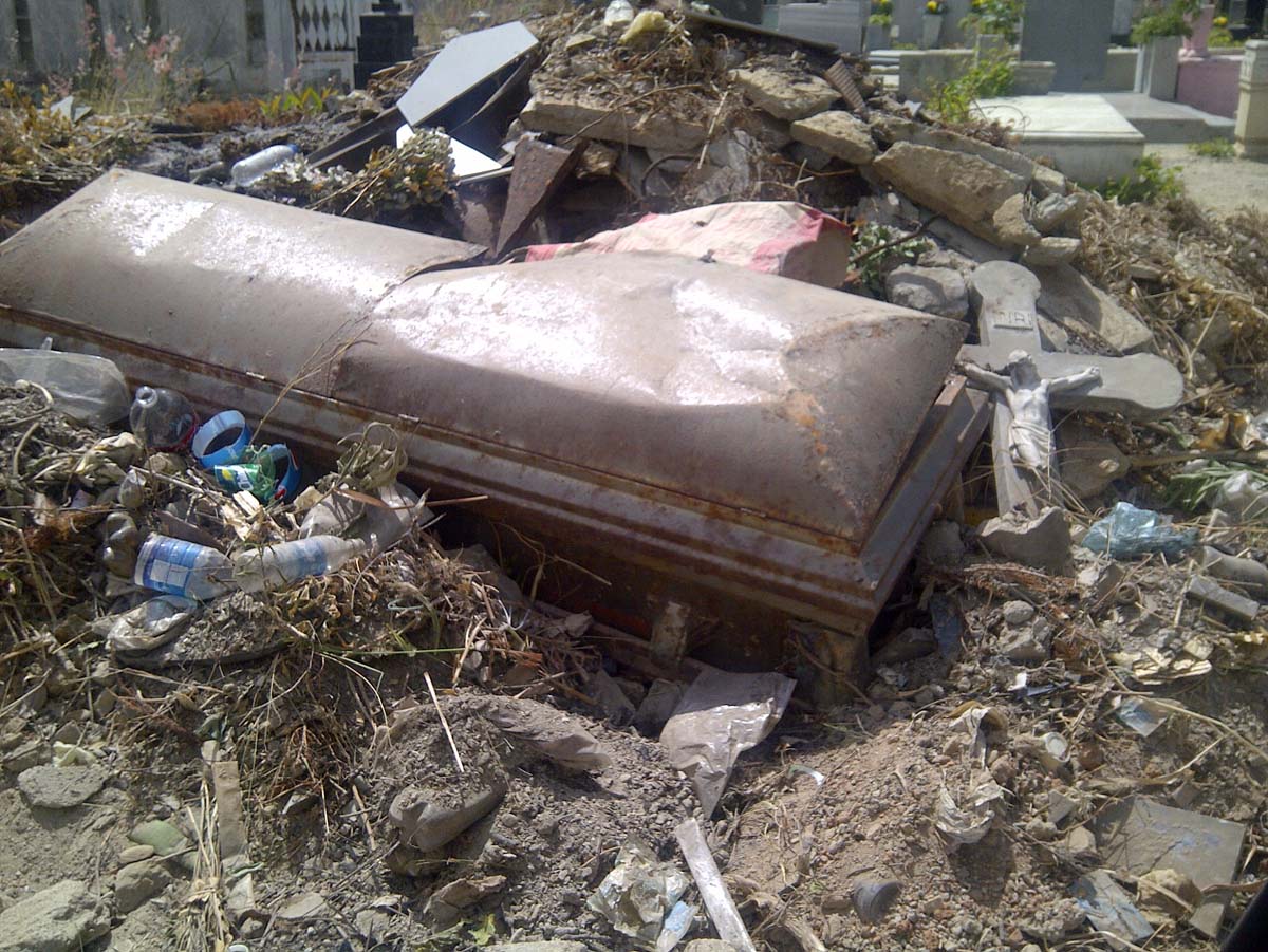 Cementerio del Sur está sin un policía durante este Día de las Madres (Fotos)