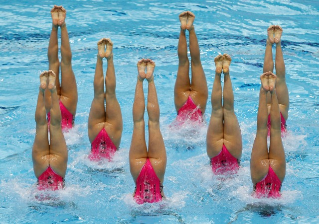 Campeonato Acuático Europea NATACION- - Londres, Gran Bretaña, 09/05/2016. El equipo de Francia compite durante el último equipo técnico del evento de sincronización. REUTERS / Mateo Childs