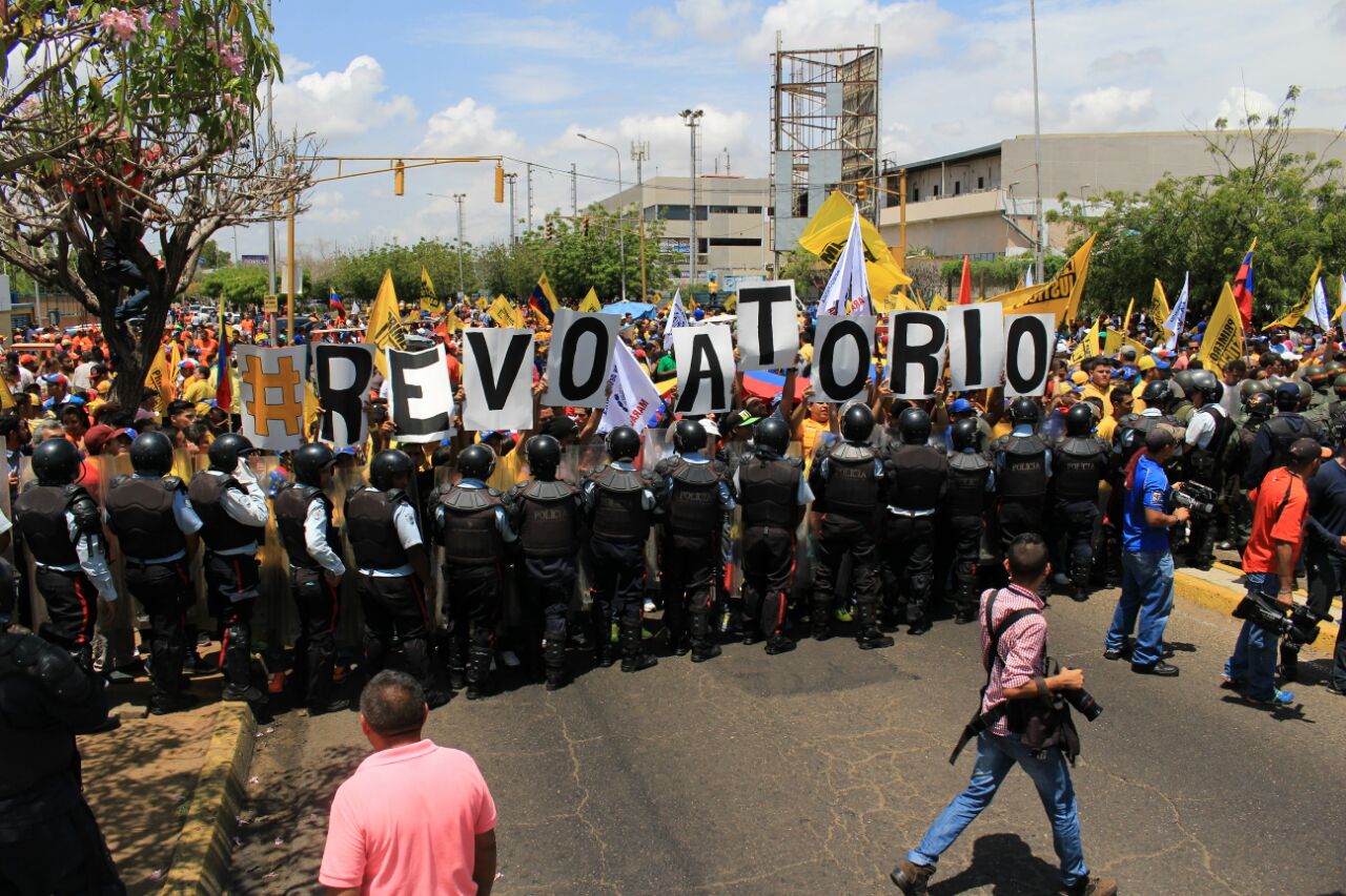 Oposición se mantendrá en la calle para que CNE inicie validación de firmas