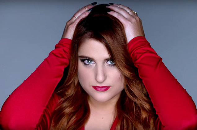 ¡Ups! Meghan Trainor y su penosa caída en el show de Jimmy Fallon (VIDEO)