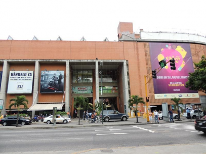 Apuñalaron a un hombre en Plaza Las Américas  durante un asalto (FOTO)