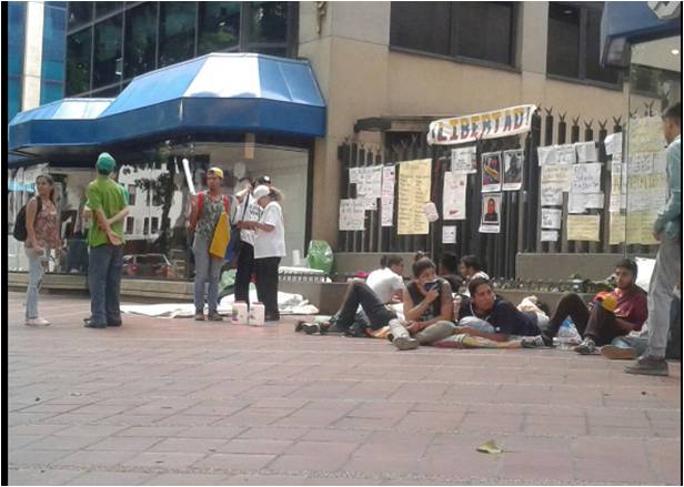 Aquí estamos y aquí seguiremos, dicen los jóvenes tras dos semanas en huelga de hambre en la OEA