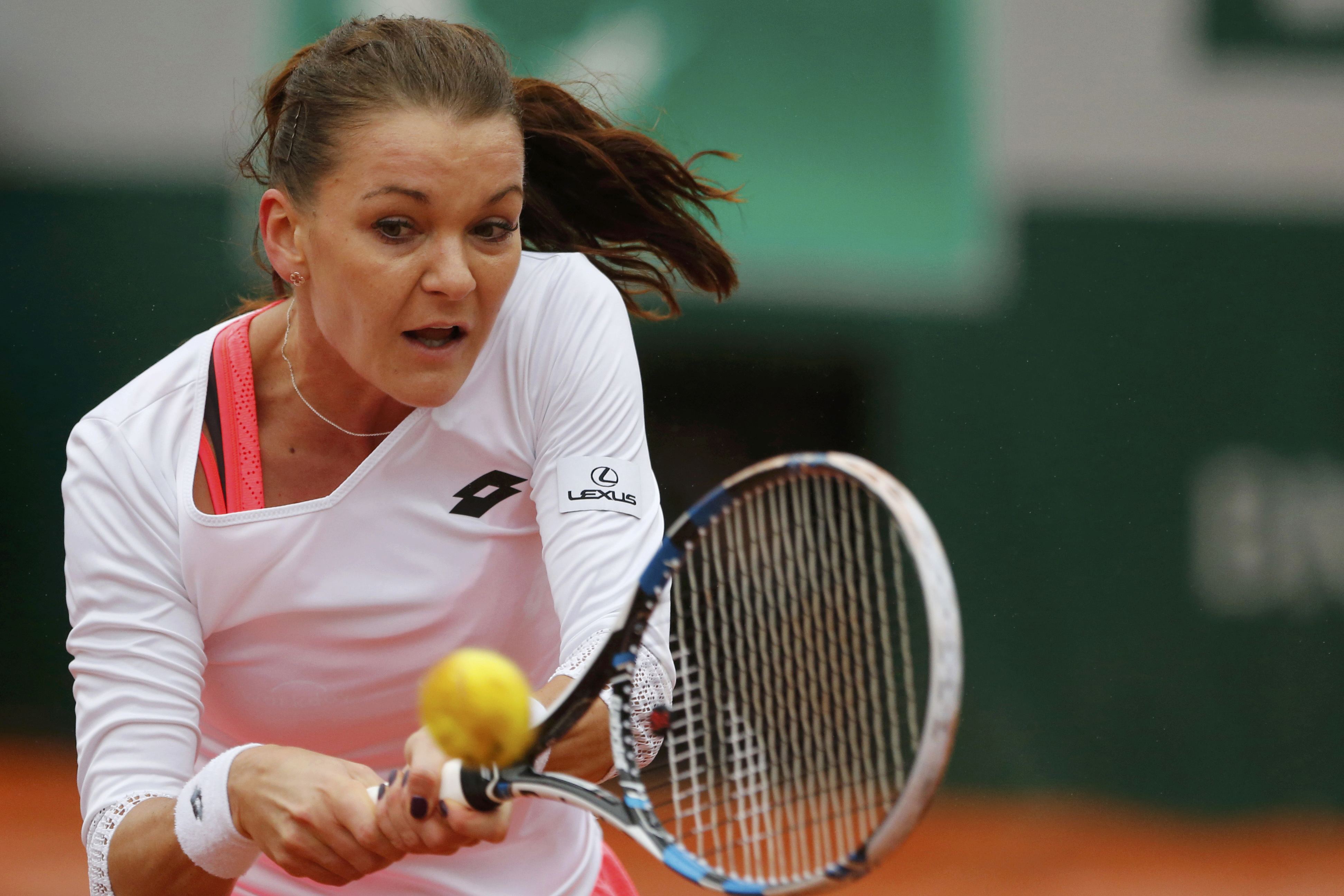 Radwanska y Halep fueron obligadas a jugar bajo la lluvia en París