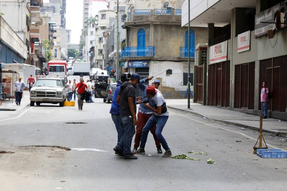 Caraqueños acusan a Jorge Rodríguez y Daniel Aponte de la represión brutal contra protestas por comida