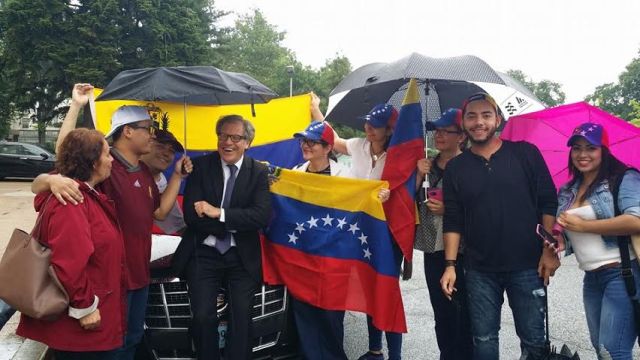 Venezolanos con Almagro