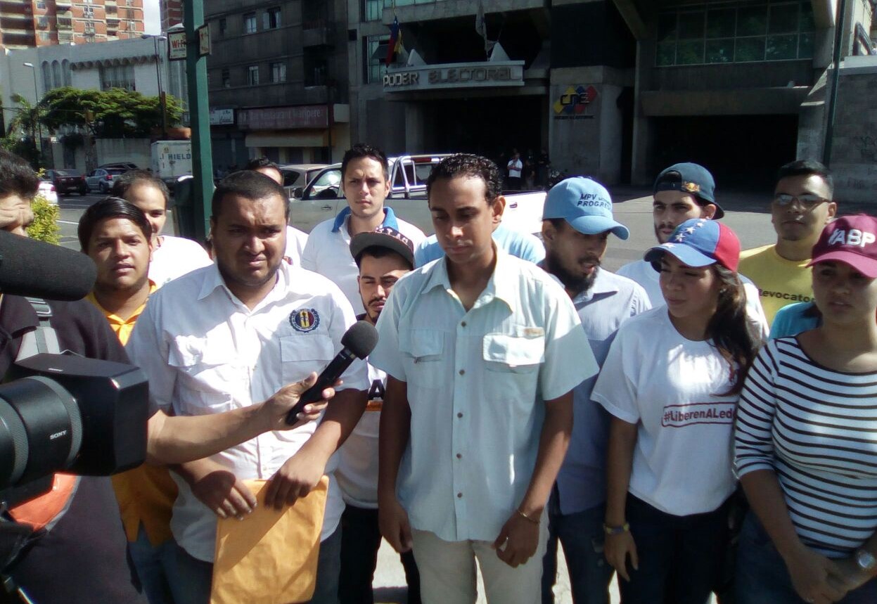 Jóvenes de la Unidad solicitan al CNE extender plazo para inscripción de nuevos votantes