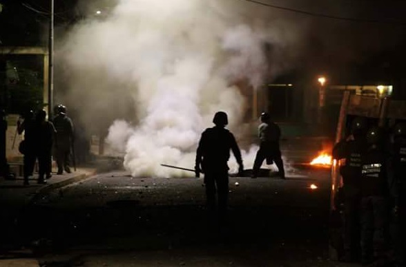 En Puerto Píritu también protestaron por comida y recibieron “gas del bueno” (Fotos) #17Jun