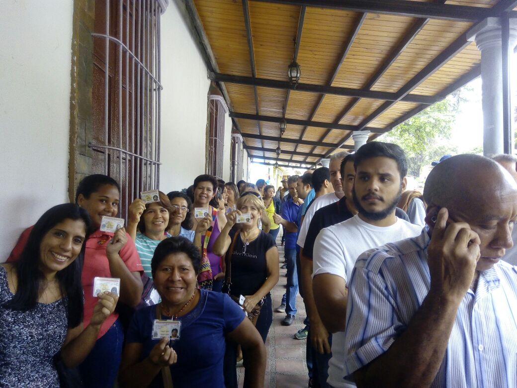 Aragua presente en los puntos de validación de firmas (Fotos)