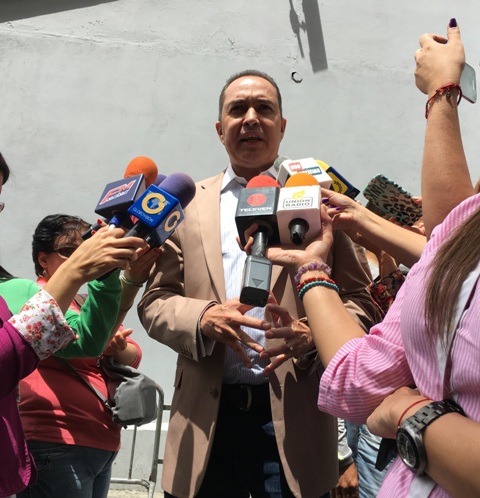 Richard Blanco: Exigimos el traslado inmediato de Antonio Ledezma para validar su firma