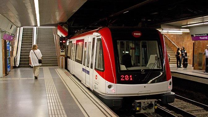 Un perro en la vía paralizó línea del metro de Barcelona