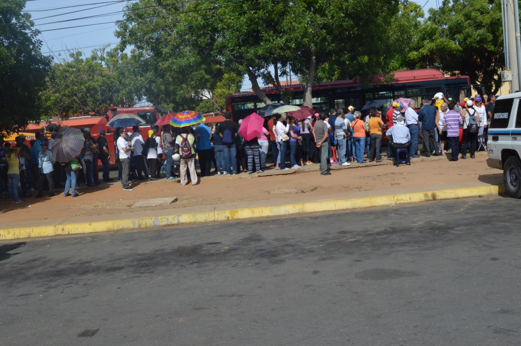 Así están las colas en Zulia en el último día para validar las firmas (FOTOS)