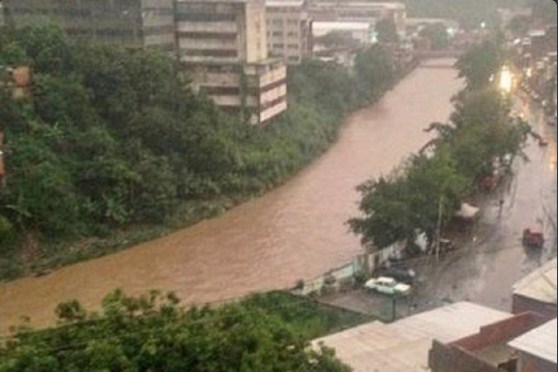 Barrio La Línea de Petare es monitoreado por fuertes lluvias