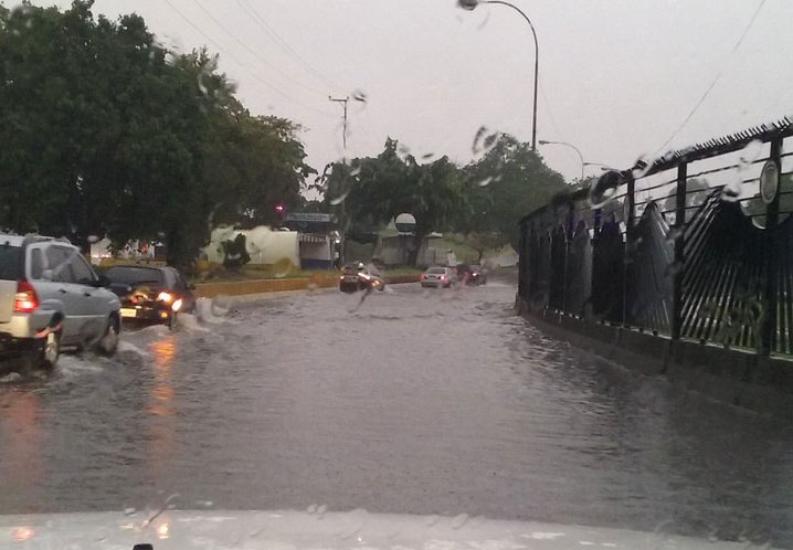 Reapareció la laguna del Distribuidor Altamira (Foto)