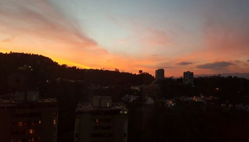 El colorido atardecer de este #1Jul en Caracas (Fotos)