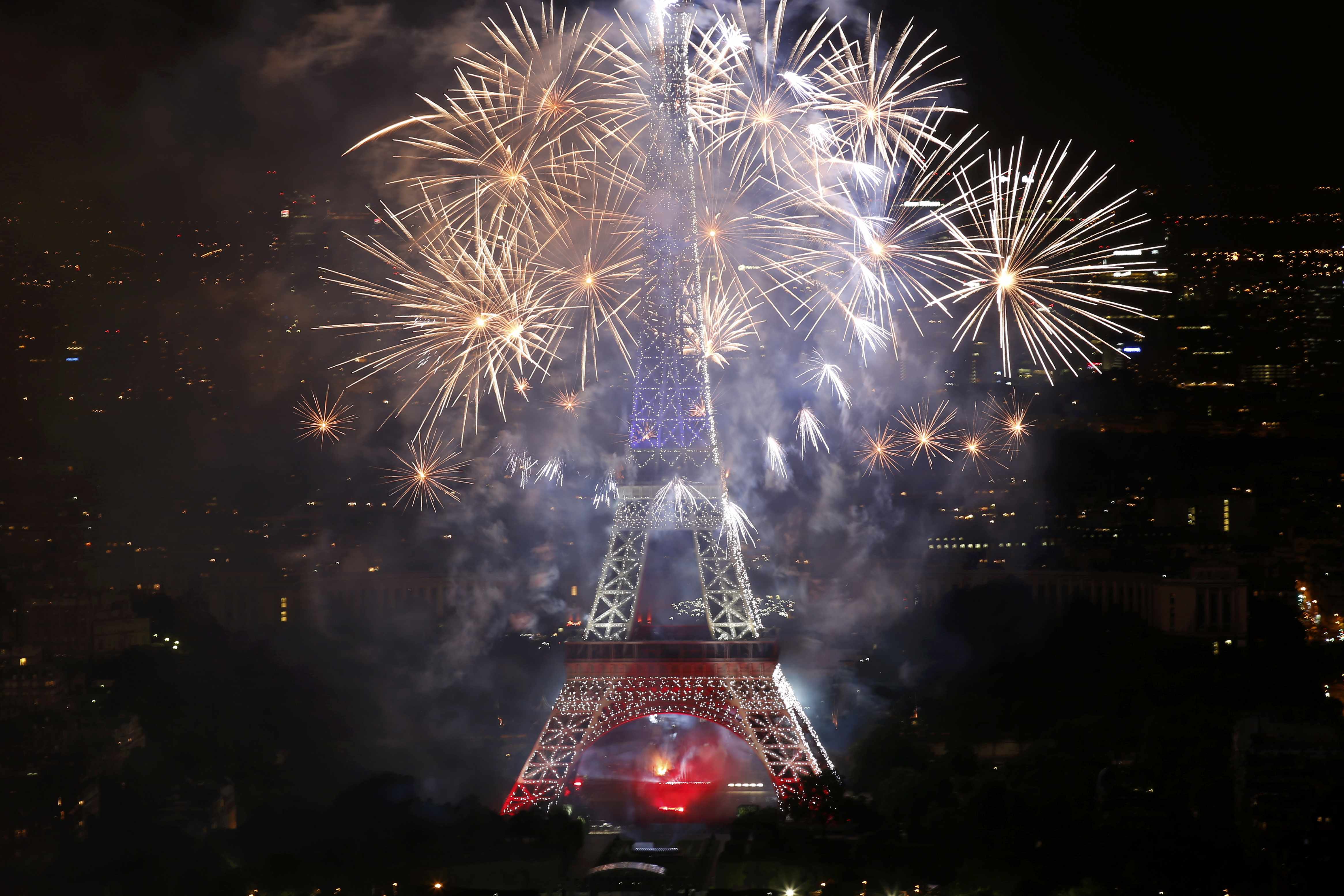 En Fotos: Así lucía la Torre Eiffel antes del incendio